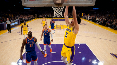leyu乐鱼NBA常规赛湖人队与勇士队比赛中的精彩扣篮瞬间
